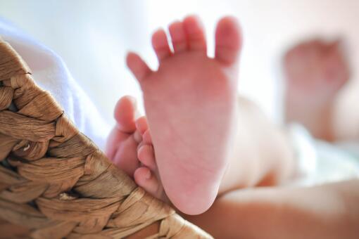 生三胎新政策2021奖励100万是真的吗？三孩政策实施时间是什么时候？